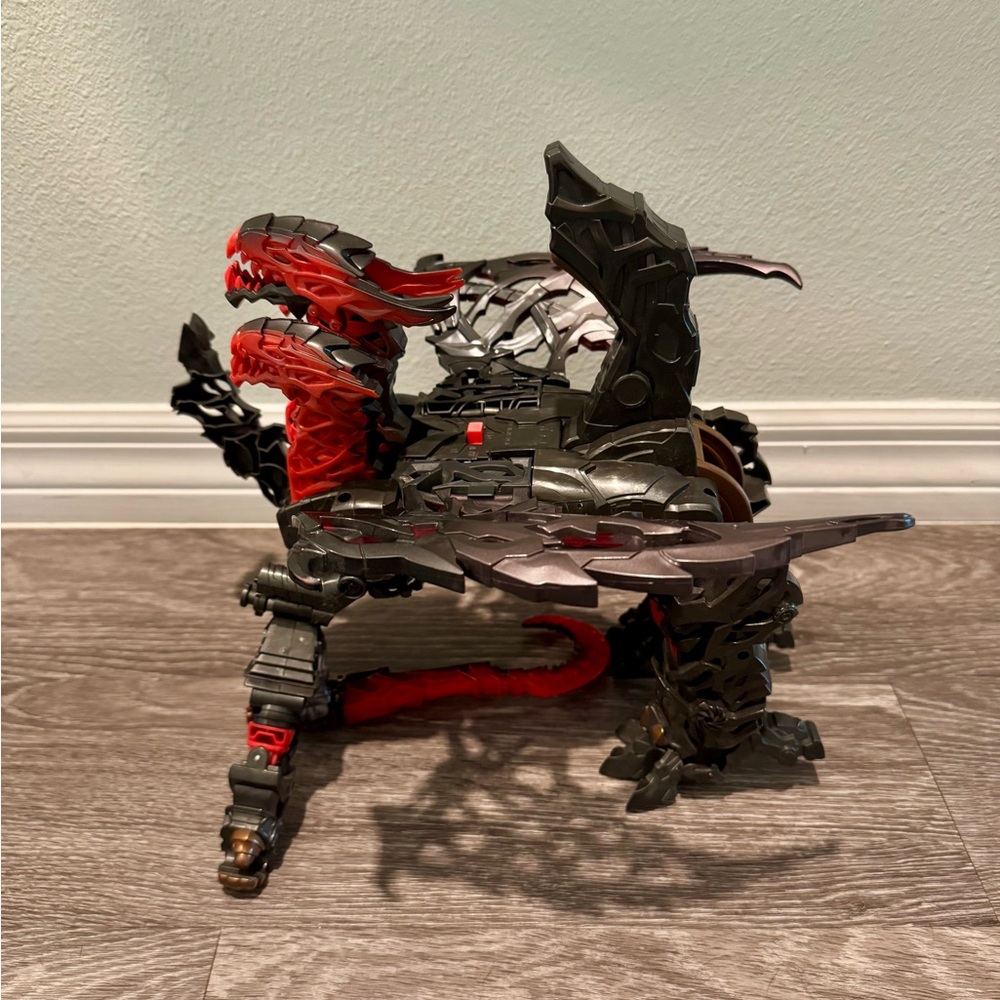 Hasbro Transformers The Last Knight Premier Edition Leader Class Dragonstorm